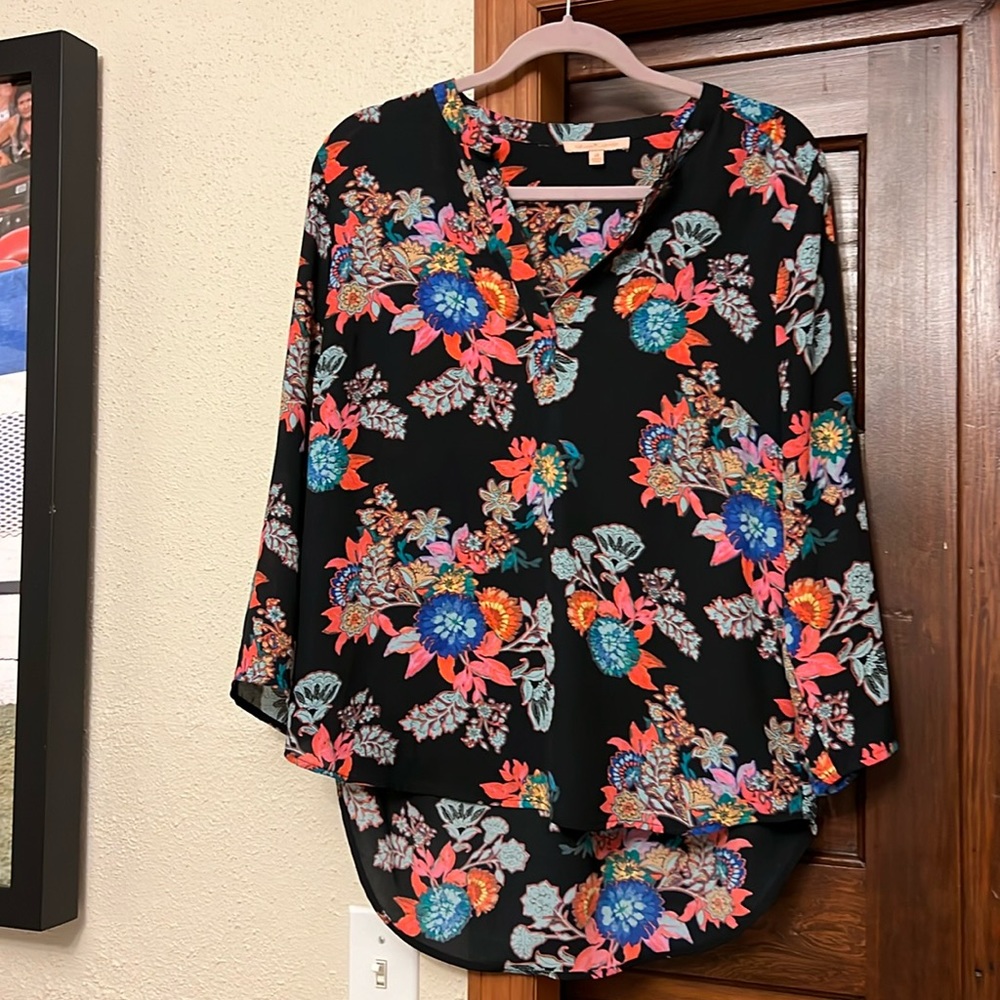 Floral blouse by Gibson Latimer size medium